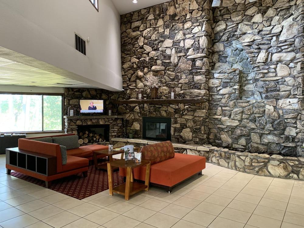 University Inn & Suites Stevens Point Luaran gambar