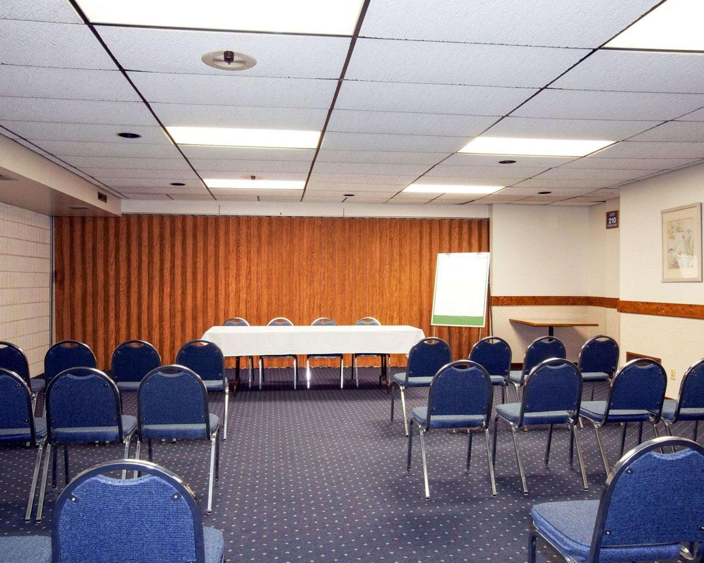 University Inn & Suites Stevens Point Luaran gambar