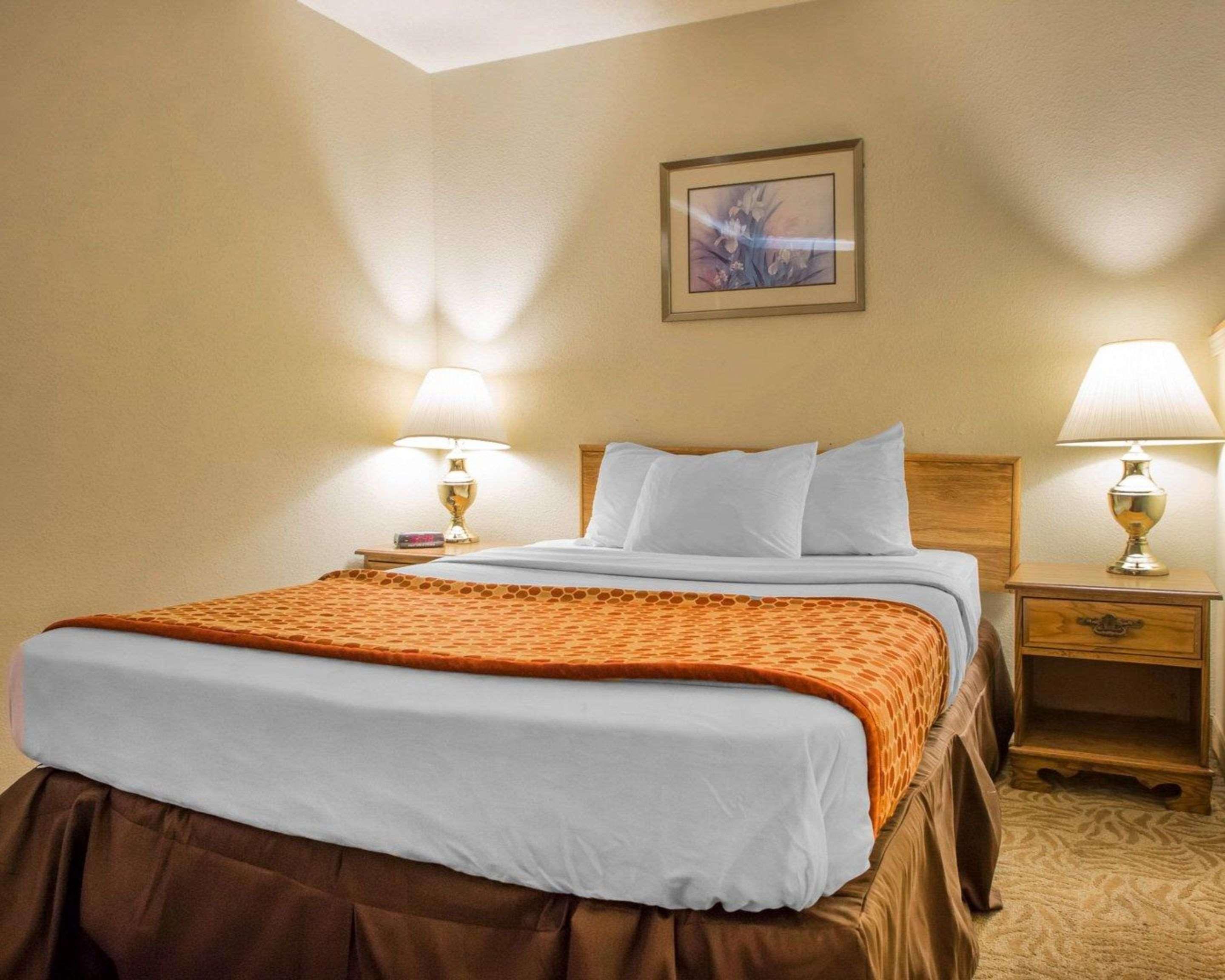 University Inn & Suites Stevens Point Luaran gambar
