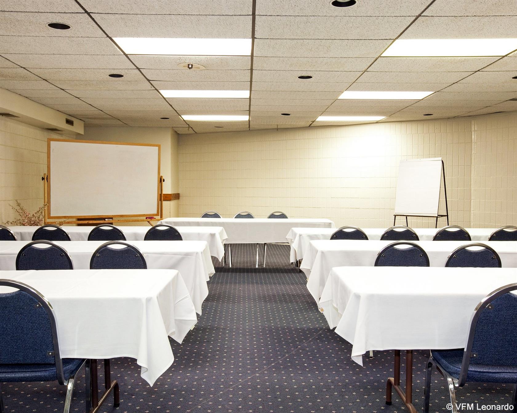 University Inn & Suites Stevens Point Luaran gambar