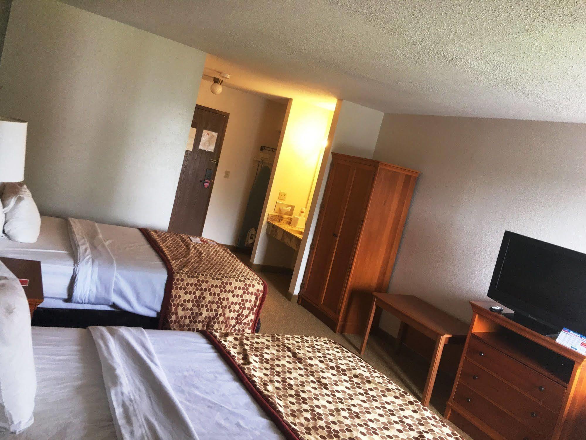 University Inn & Suites Stevens Point Luaran gambar