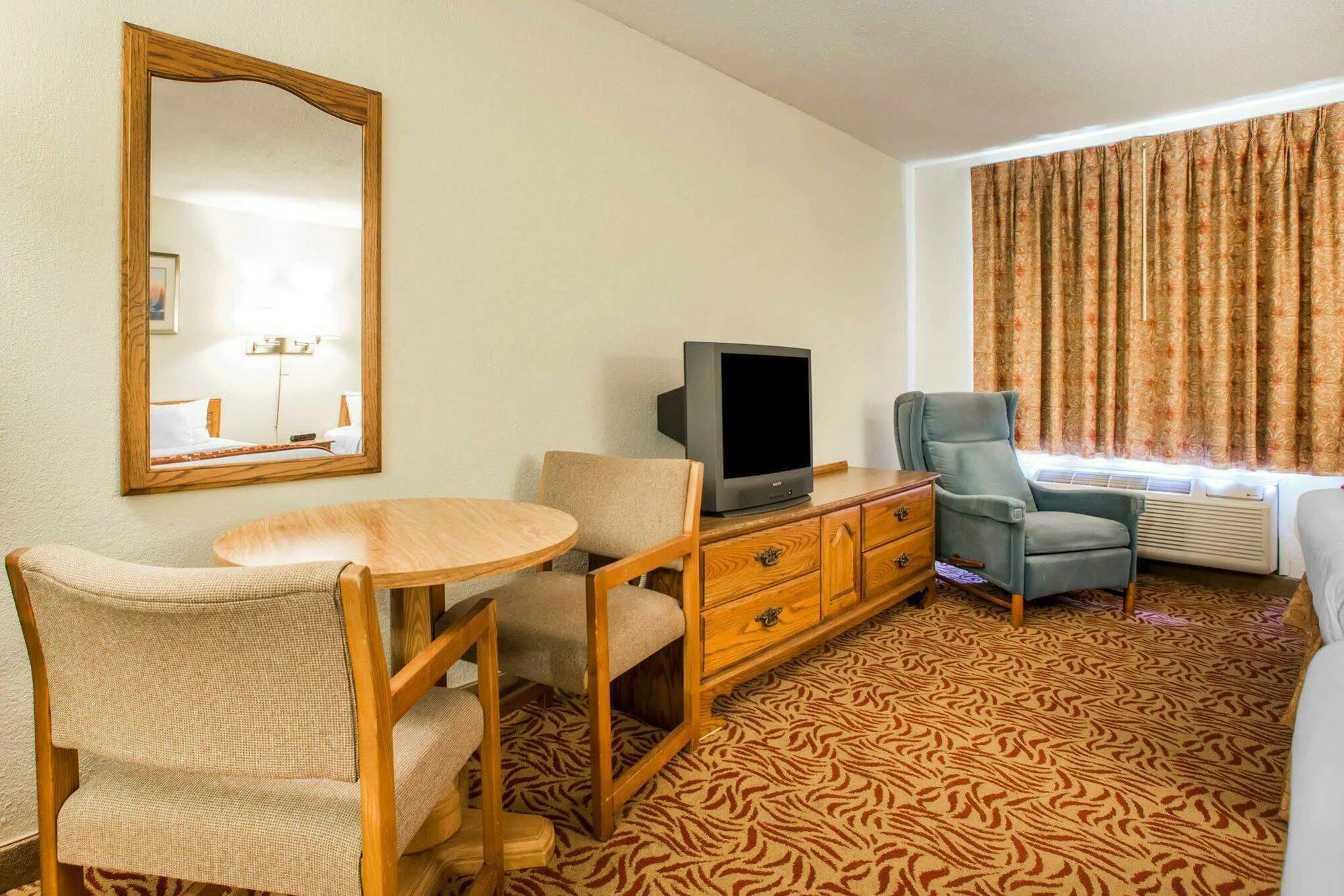 Econo Lodge Inn & Suites Stevens Point Luaran gambar