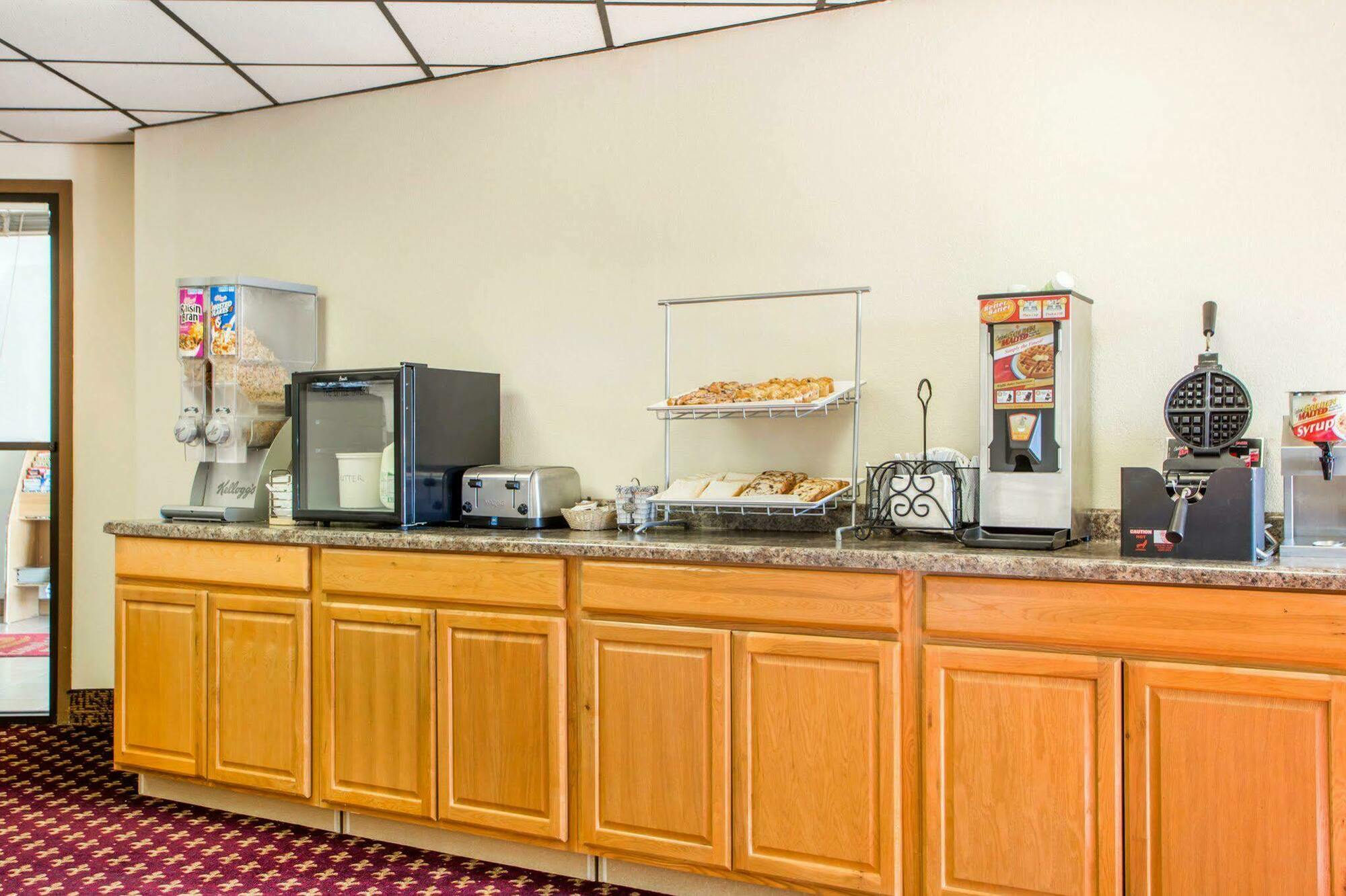 Econo Lodge Inn & Suites Stevens Point Luaran gambar